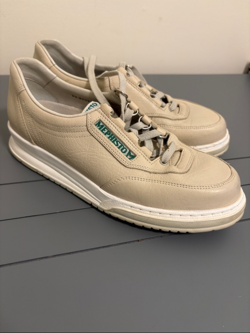 Mephisto Rush Walking Shoe Cream Leather Casual Lace-Up Sneakers